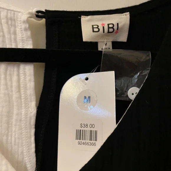 Black and White Top - Picture 3 of 3